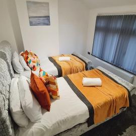 Saint Johns 3-bedroom House-Greater London, hotel in Dartford