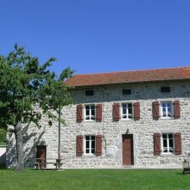 Gîte spacieux à La Guillermie, animaux acceptés, jardin, Hotel in La Guillermie