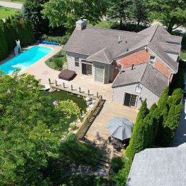 Charming School House with Large Pool, מלון בהורון