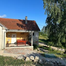 Gazdinstvo Tadić, hotel in Nikšić