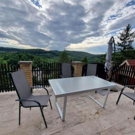 Panoramahaus auf dem Gipfel des Bükk, hotel in Bükkszentkereszt