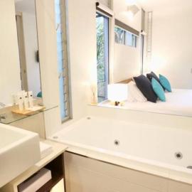 Lush Rainforest Retreat minutes from Hastings St 8201