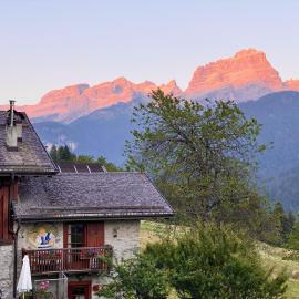 Monolocale in chalet alpino 022143-AT-010681, hotel u gradu Madona di Kampiljo