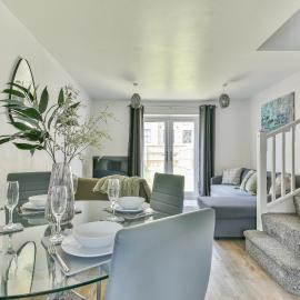 Beautiful New House in Derby For up to 5 Guests, Suitable for Families Contractors NHS Staff etc – hotel w mieście Derby