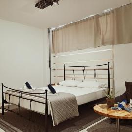 Studio V3st & Parking, hotel in Larisa