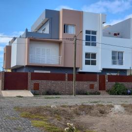 Nifa House, hotel in Espargos