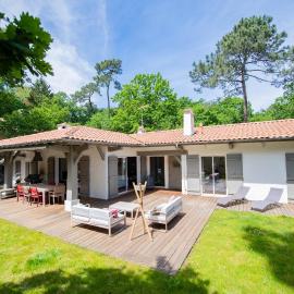 Villa spacieuse à Arcachon, proche plage de Pereire, jardin, hótel í Arcachon