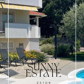 Sunny Apartments, hotel u Zatonu