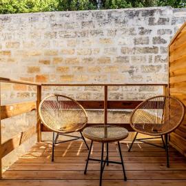 Grand appartement avec terrasse / Vieux-Lormont, hotelli kohteessa Lormont