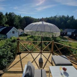 Romantic farmhouse with idyllic garden, hotel in Bamble