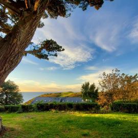 Flat 1 High Tide House, Mortehoe - beautifully designed ground floor flat with sea views and garden, hotel in Mortehoe