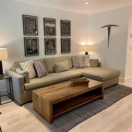 Luxury Downtown Telluride - Creekside Condo - Walk to Chair 7! โรงแรมในเทลลูไรด์