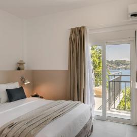 The Rock Suites: İskados şehrinde bir otel