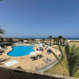 Beachfront Apartment 105- Hotel Andalucia, hotel u gradu Bizerte
