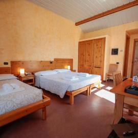 Pràcatinat Hotel & Restaurant、フェネストレッレのホテル