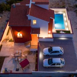 Olive Bridge Villa, Hotel in Maslenica