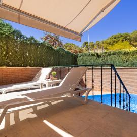 CASA CON PISCINA EN EL CENTRO, хотел в Тудела