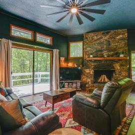 Pet-Friendly Cabin - 1 Mi From Fontana Lake!