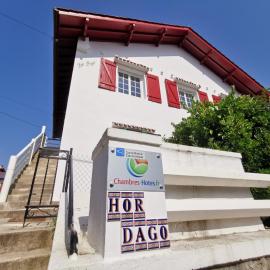Chambres d'hôtes "HOR DAGO" près de la gare d'Hendaye avec le petit-déjeuner, hotel a Hendaia