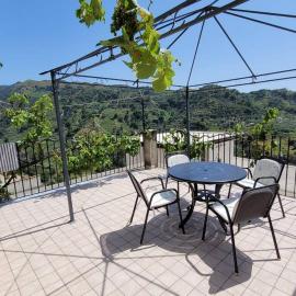 Appartamento indipendente vacanze a Palazzo Lupis, hotel a Grotteria