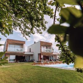 Iris Croatica J - deluxe apartment with shared pool, awarded BEST APARTMENT IN CROATIA 2024, hotel a Oroslavje