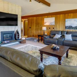 Westport Retreat w/ Pool Table: Walk to State Park, hotel in Westport