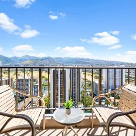 Stunning Mountain View Condo, Near Beach with Parking