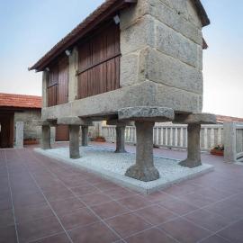 Casa Angelita terraza con hórreo y barbacoa