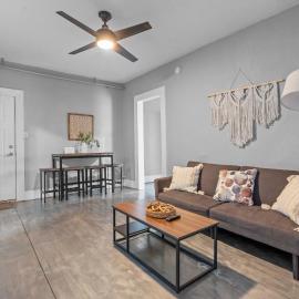 Navarre Apartments, hotel in Des Moines