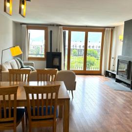 Dúplex amb encant al casc antic d'Esterri i vistes úniques by RURAL D'ÀNEU, hotel a Esterri d'Àneu