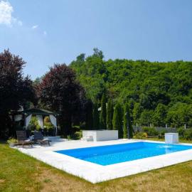 Residence Green Pool & SPA, отель в городе Високо