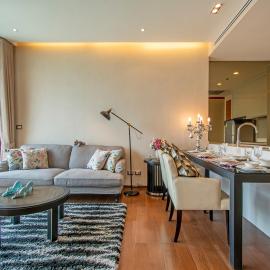 Luxury 1BR 300m BTS PhromPhong, Empo, EmQ, EmSphere, Rooftop Pool, Gym, Fast 500mbps wifi