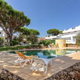 Host Wise - Fresh Sunny Flat with Pool & Terrace, hotel in Olhos de Água