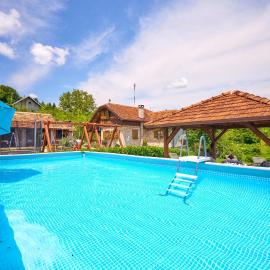 2 Bedroom Pet Friendly Home In Hrastovica