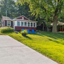 Delavan Retreat w/ Patio on Turtle Lake!, hotel u gradu Delavan