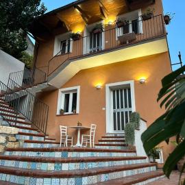 Le Maioliche, hotel Saponara Villafranca városában