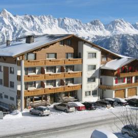 Hotel Tannenboden - Steinbock, khách sạn ở Flumserberg