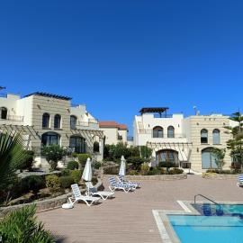 Sunny, big pool, garden-roof terrace view Cornervilla on area Kyrenia-Bahceli North-Cyprus、Bahçeliのホテル