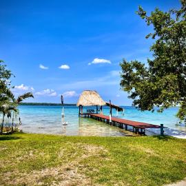 Cabaña con muelle privado en la Laguna de Bacalar, hotel a Bacalar