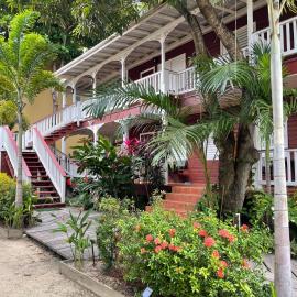 Alux House, hotel a Placencia