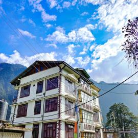 Rufina Blue Pine, hotell i Lachen