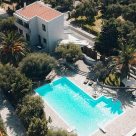 Rio Deluxe Villa, hotel en Áyios Yeóryios