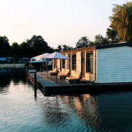 Floatel - de Schans Alphen, hotel v destinaci Benedeneind