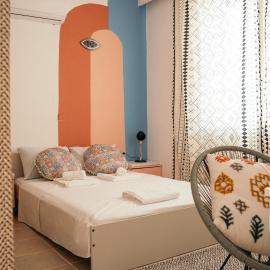 Villager's Art Apt-Your Stylish Airport Escape, hotell sihtkohas Paradeísion