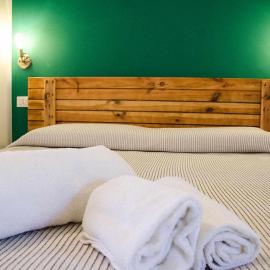 Appartamenti La Baia del Raìs, hotell i Falcone