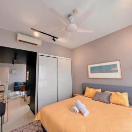 Viesnīca Studio Staycation D'Sara @ Linked MRT, Near Thomson Hospital & Sungai Buloh Hospital pilsētā Sungaibuloha