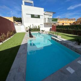 Apartment in Lo Pagán - San Pedro Del Pinatar- Rooftop - Swimming Pool - Beach 50m away !, hotel in San Javier