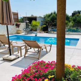 Amare suite, hotel i Perivólia