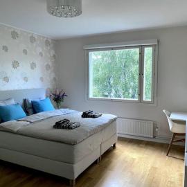 2 br apartment w/ balcony, wifi, parking, Hotel in Espoo
