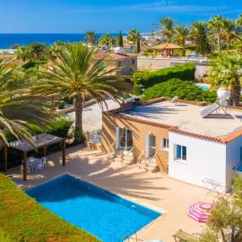 Villa Athina, hotel in Peyia